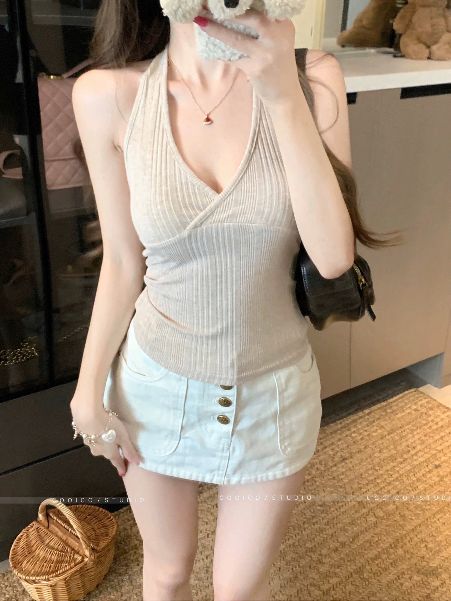 Áo cổ yếm tôn dáng