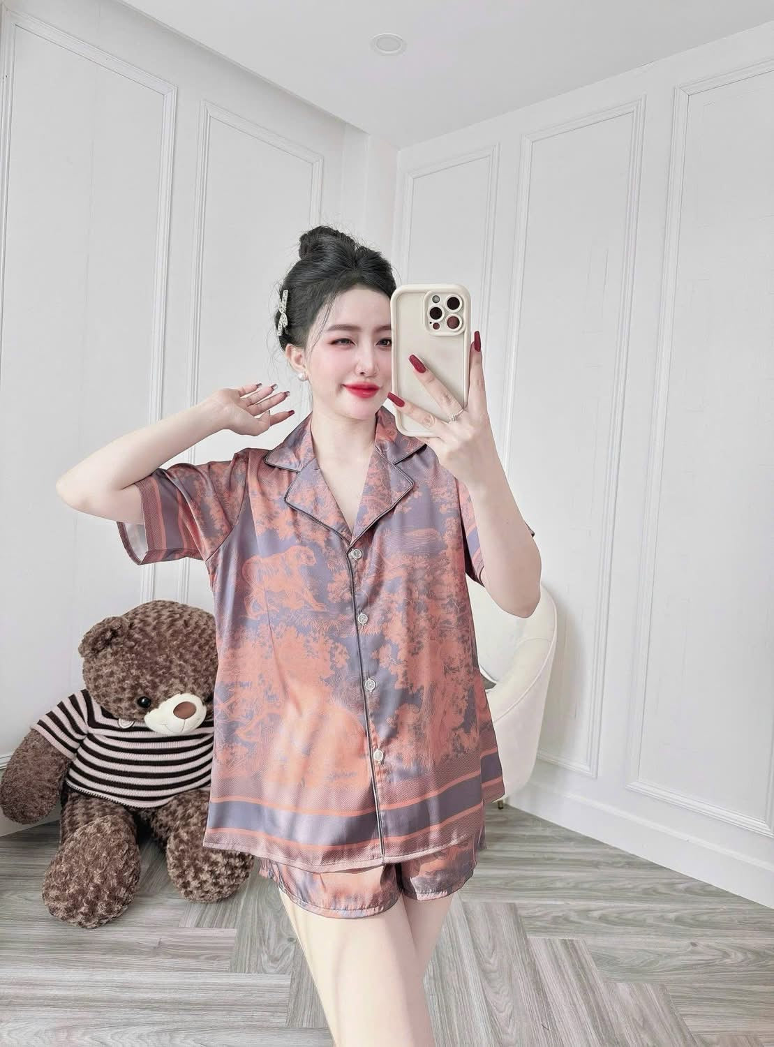 Pijama đùi cổ V viền lé nhẹ nhàng