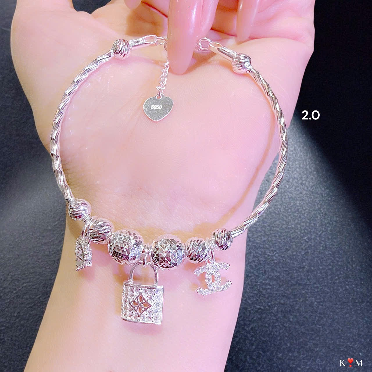 Lắc tay bạc bling bling nhìn góc nào cũng xinh