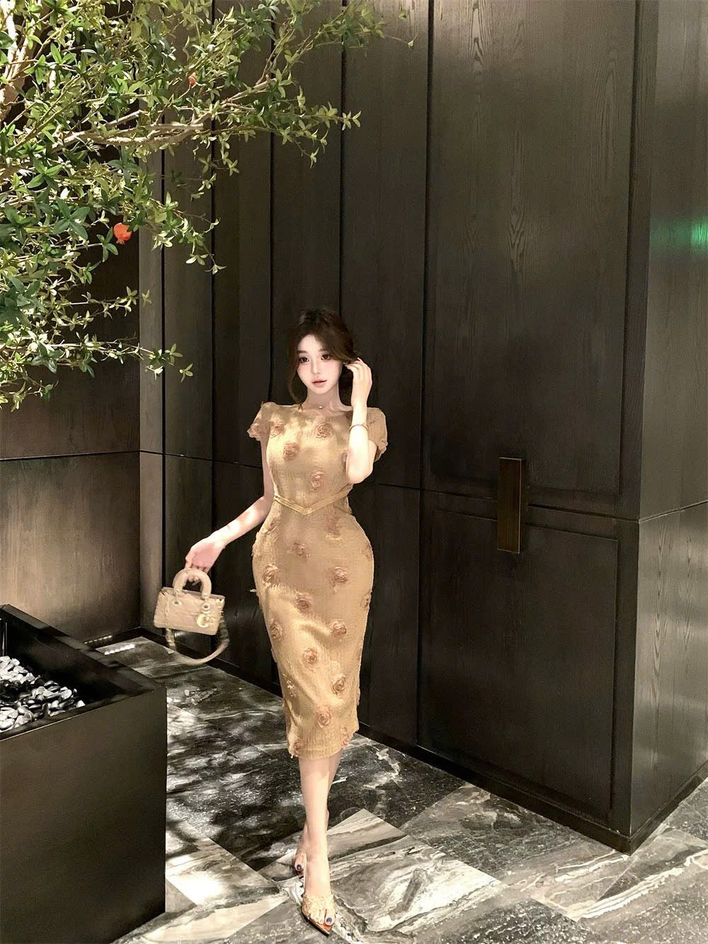 Đầm body retro tay ngắn cổ tròn
