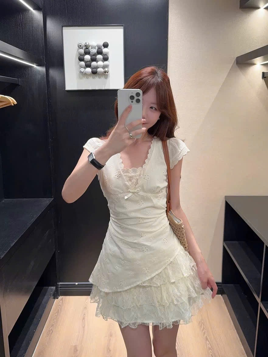 Váy cổ V phối ren dáng xoè xinh