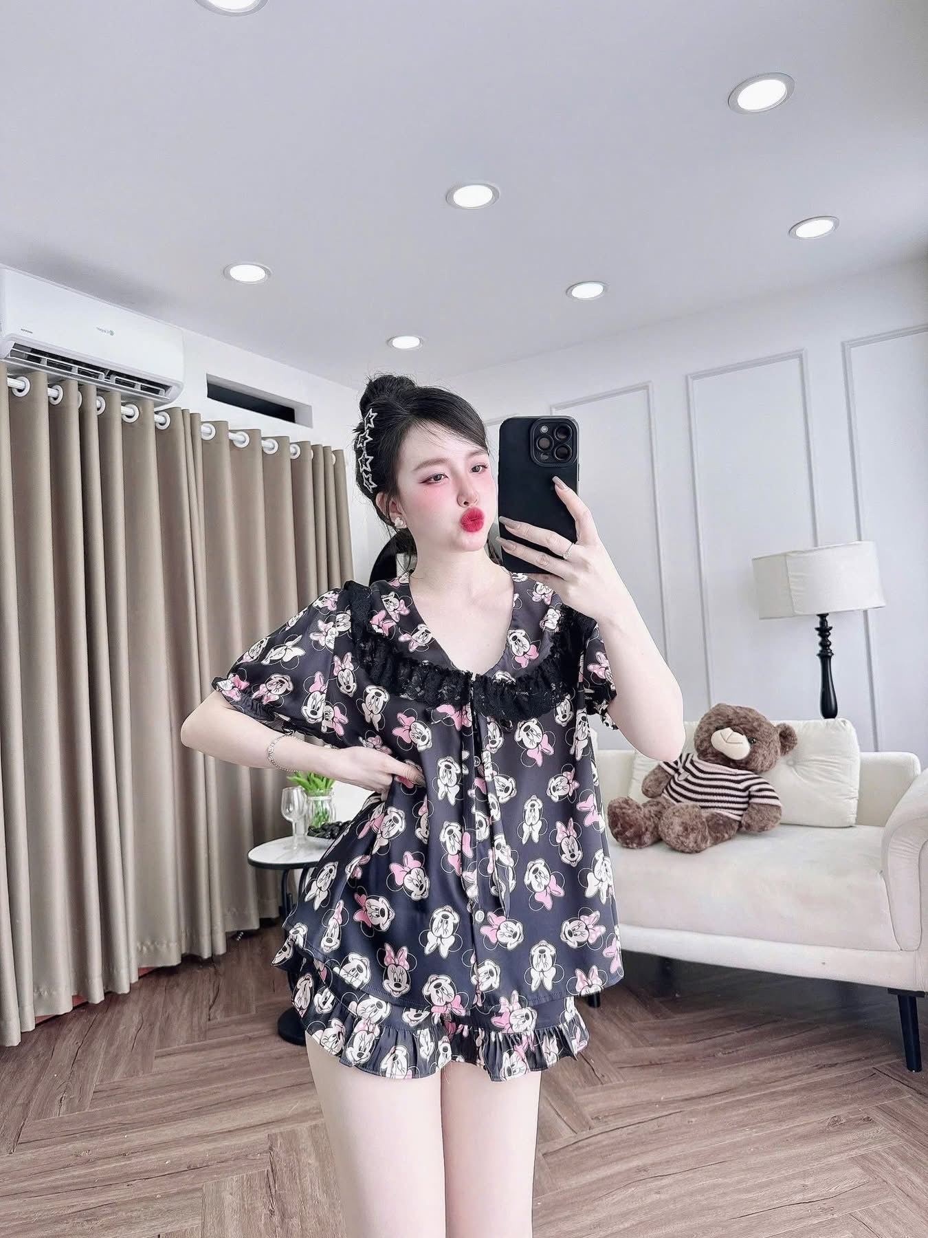 Bộ ngủ đùi lụa latin cổ sen