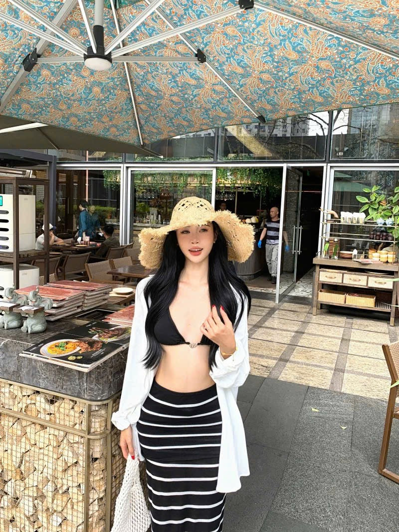 Set áo khoác trắng mỏng nhẹ mix bra đen basic + chân váy