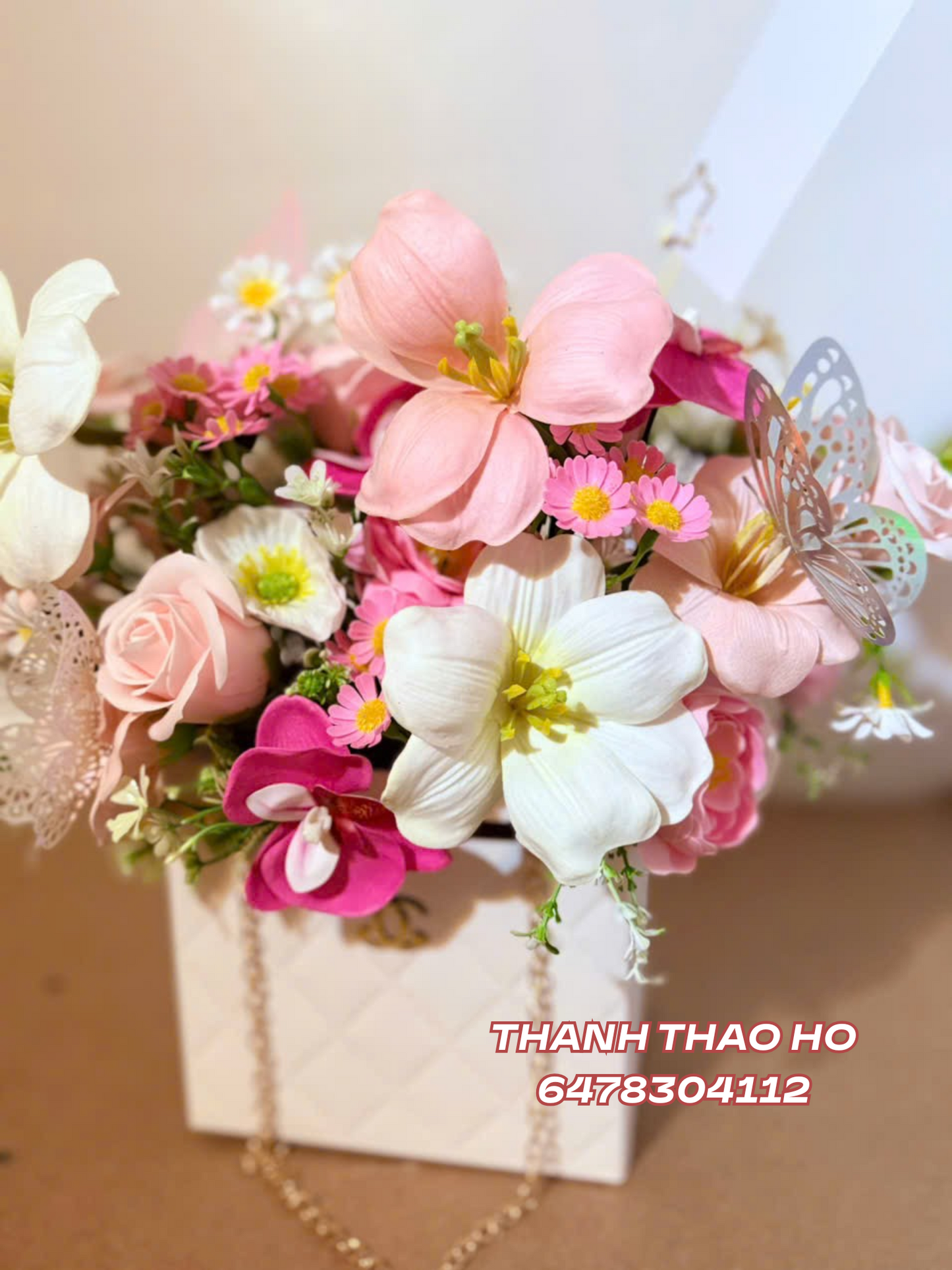 Giỏ hoa dáng túi xách trendy