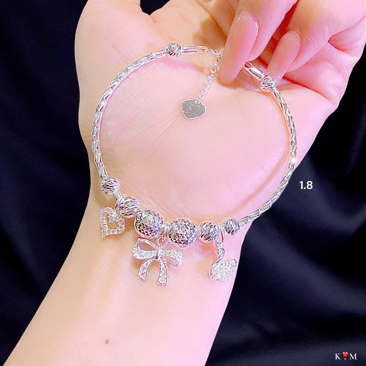 Lắc tay bạc bling bling nhìn góc nào cũng xinh