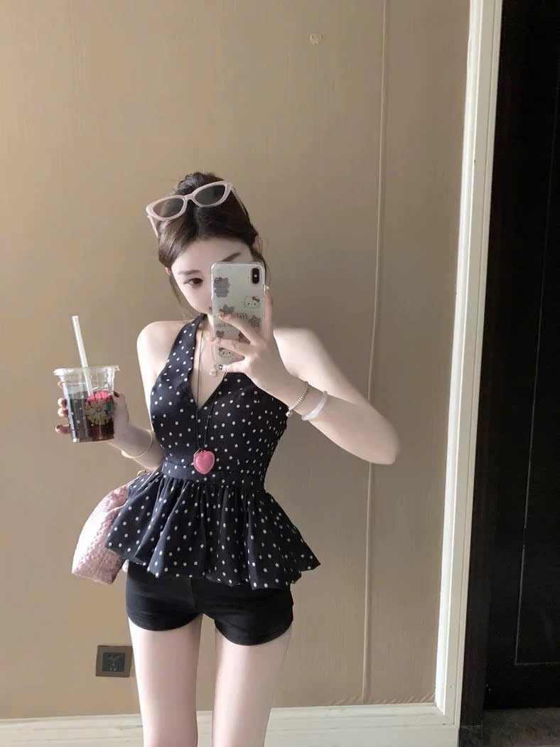 Áo cổ yếm chấm bi xoè