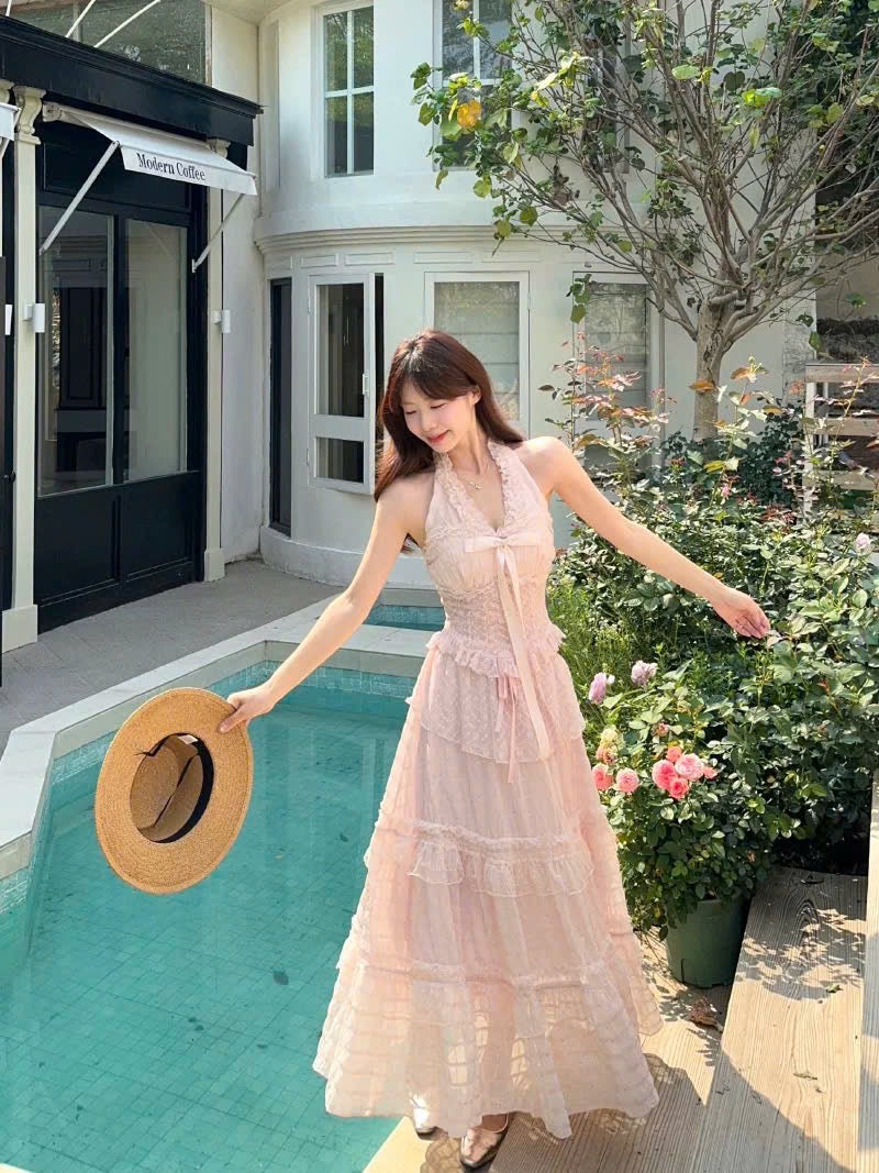 Set áo cổ yếm phối chân váy xoè trắng tinh khôi