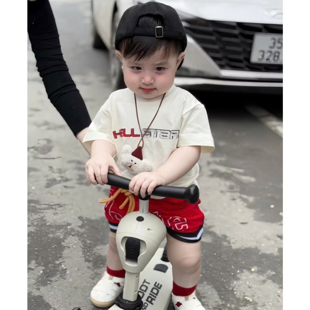 Bộ áo phông kem quần đùi đỏ cho bé trai