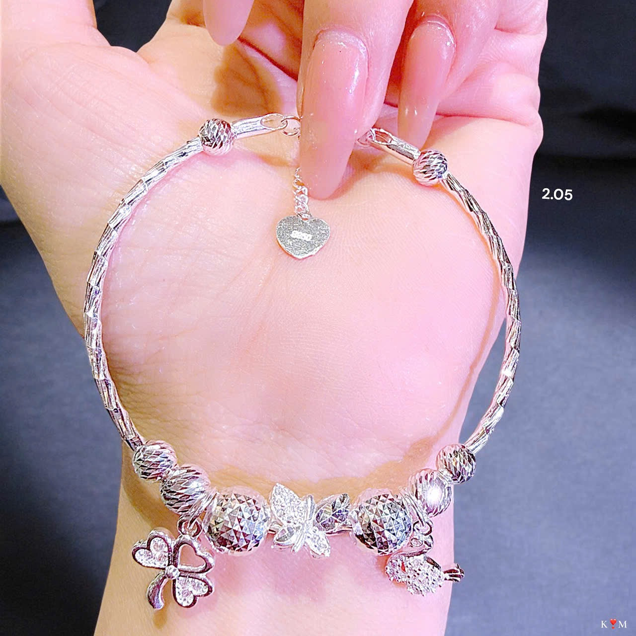 Lắc tay bạc bling bling nhìn góc nào cũng xinh