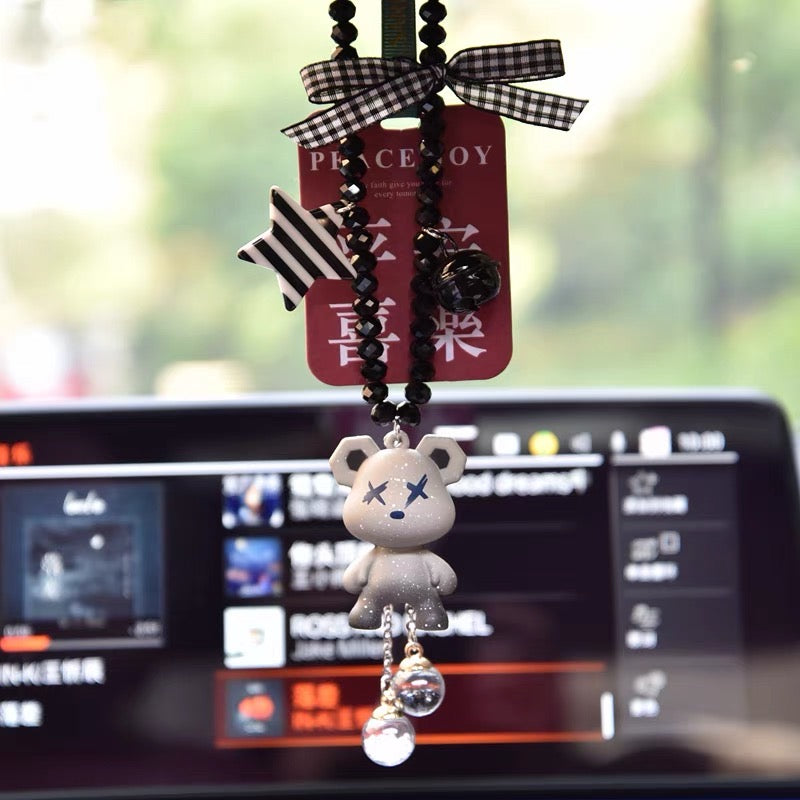 Gấu Bearbrick treo xe cực chất
