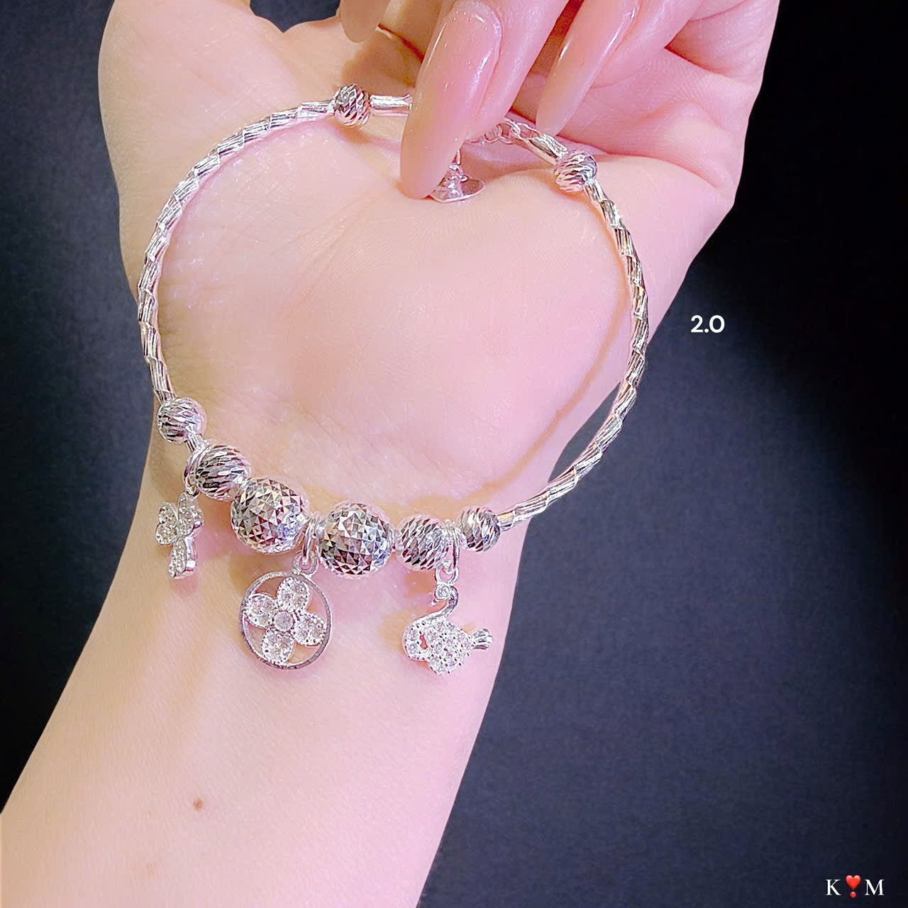 Lắc tay bạc bling bling nhìn góc nào cũng xinh