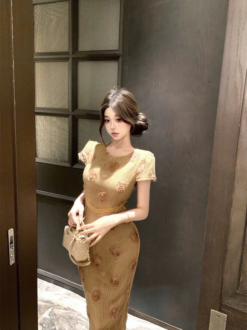 Đầm body retro tay ngắn cổ tròn