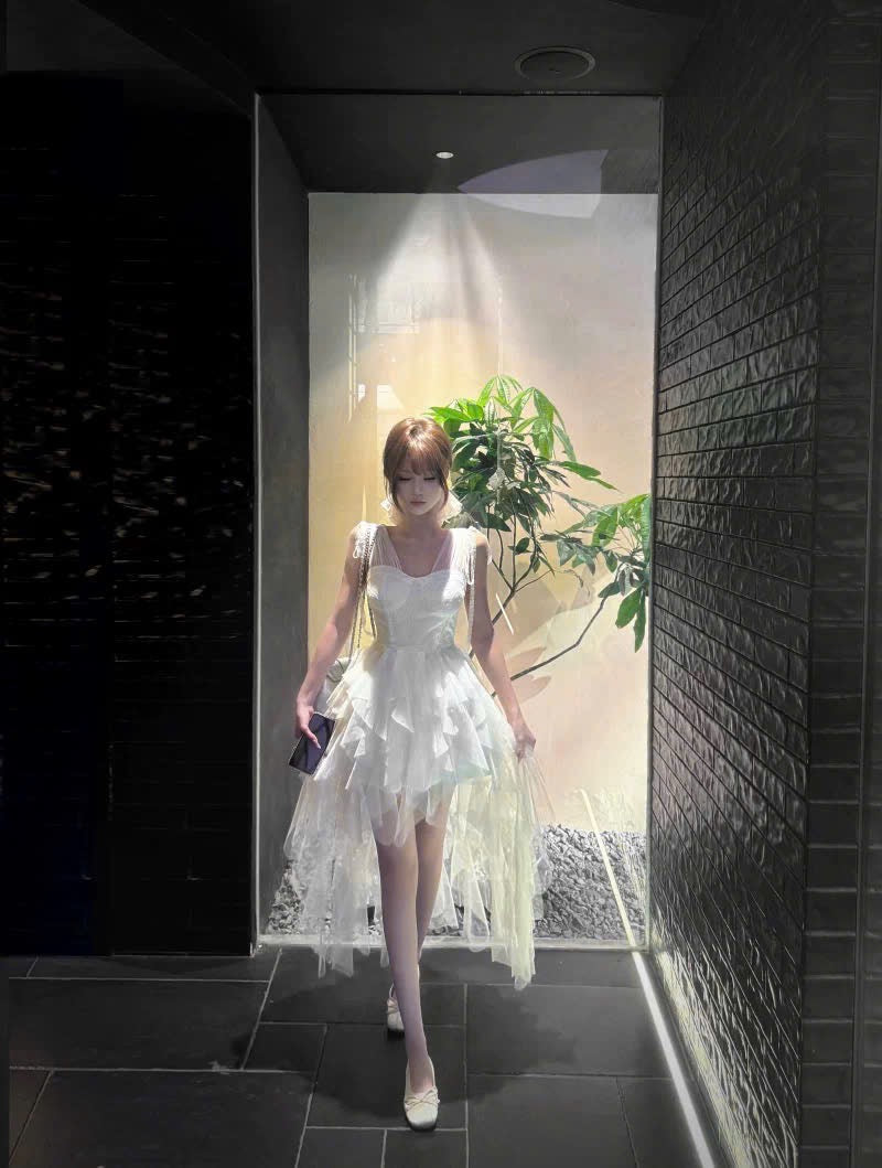 Đầm trắng phối voan tinh khôi