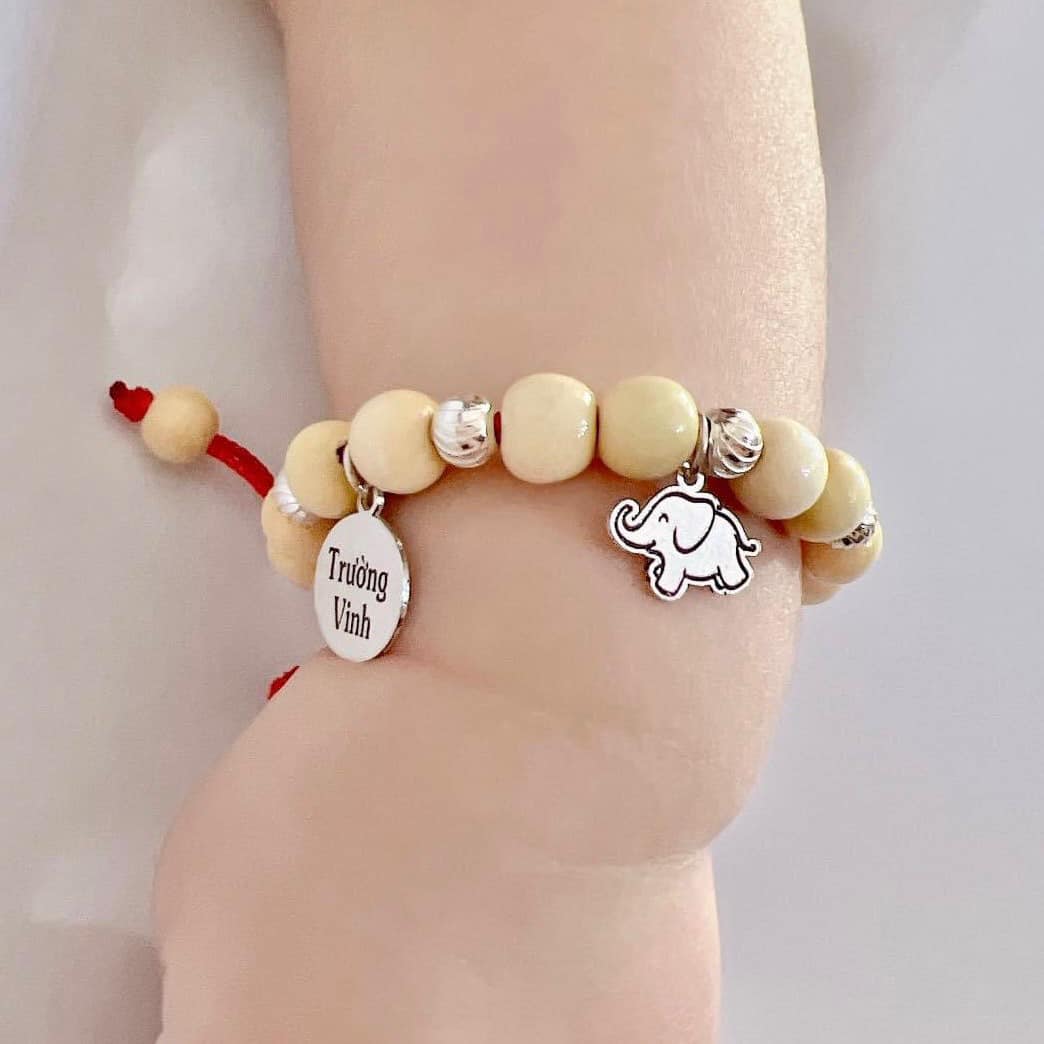 Vòng dâu tằm phối charm bạc cho bé