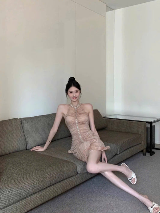Váy cổ yếm đính đá đi tiệc