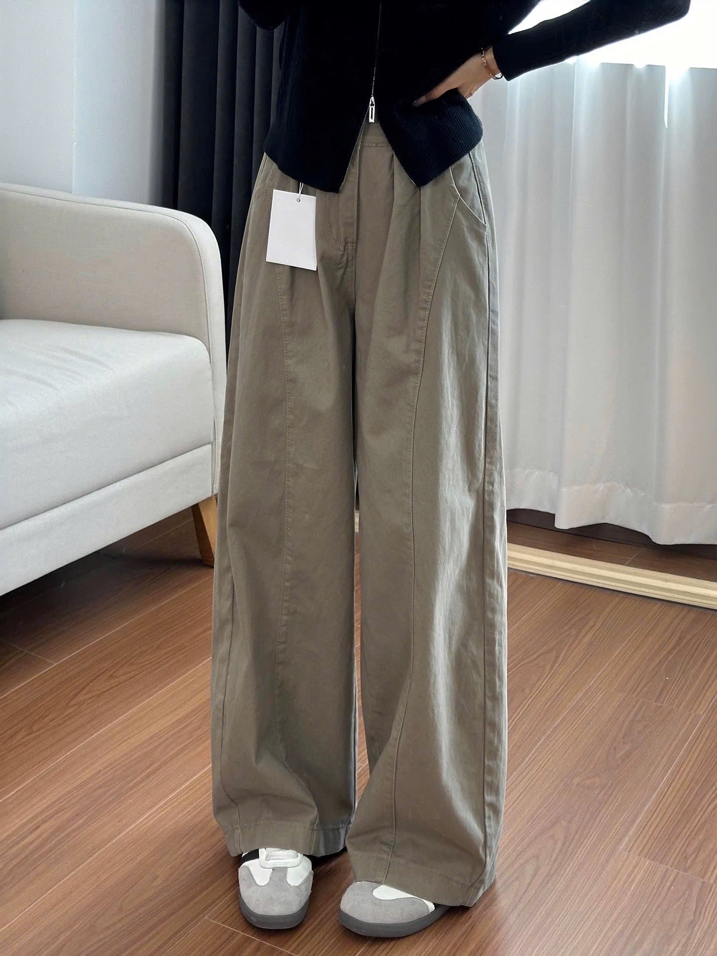 Quần jeans ống suông item must have ở mọi tủ đồ