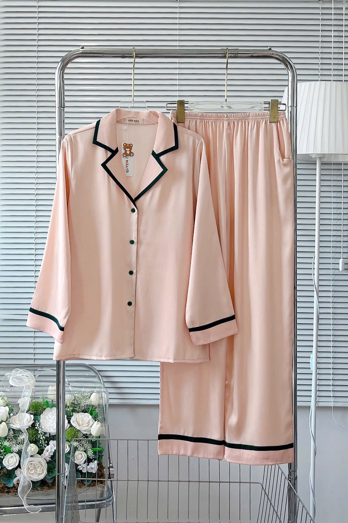 Bộ pijama dài trơn Teddy cổ vuông phối viền màu