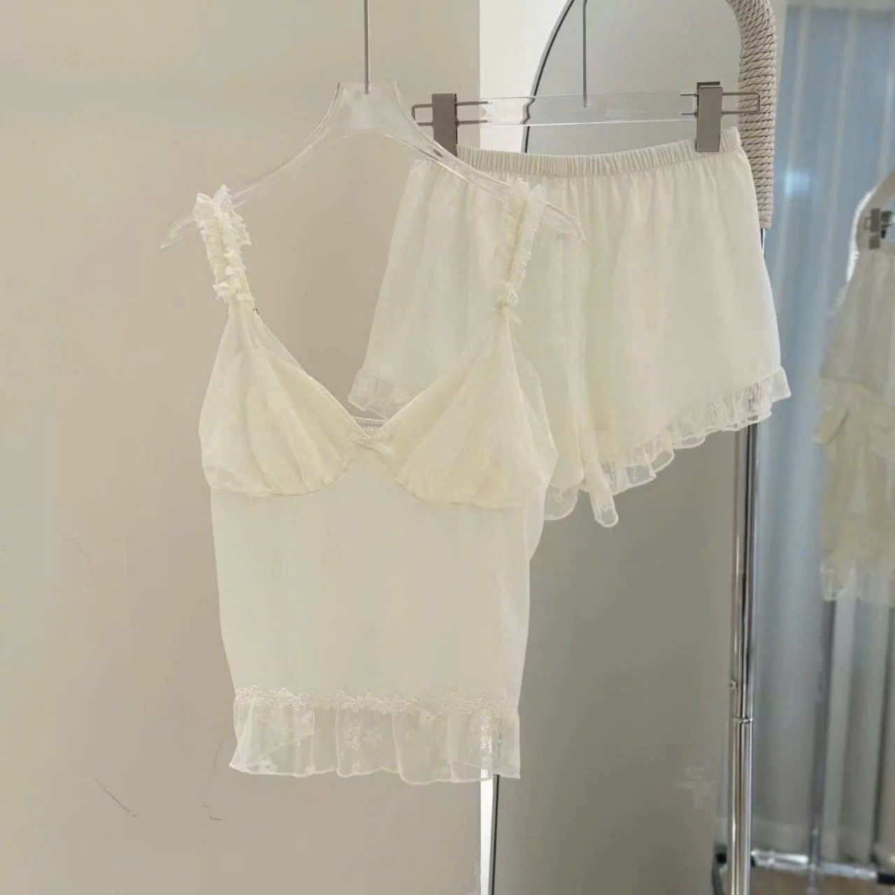 Đồ Ngủ 2 Dây Quần Đùi Phối Ren
