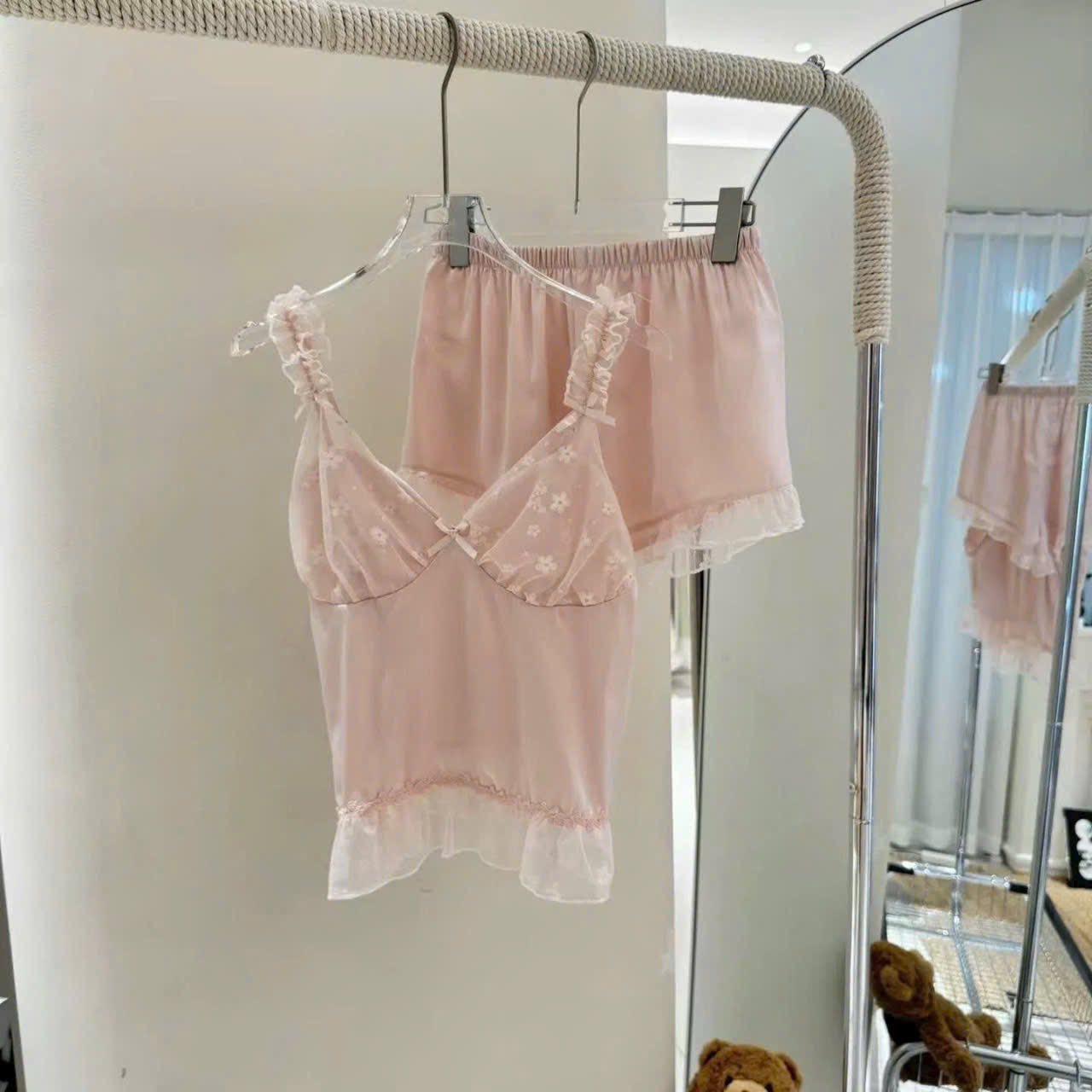Đồ Ngủ 2 Dây Quần Đùi Phối Ren