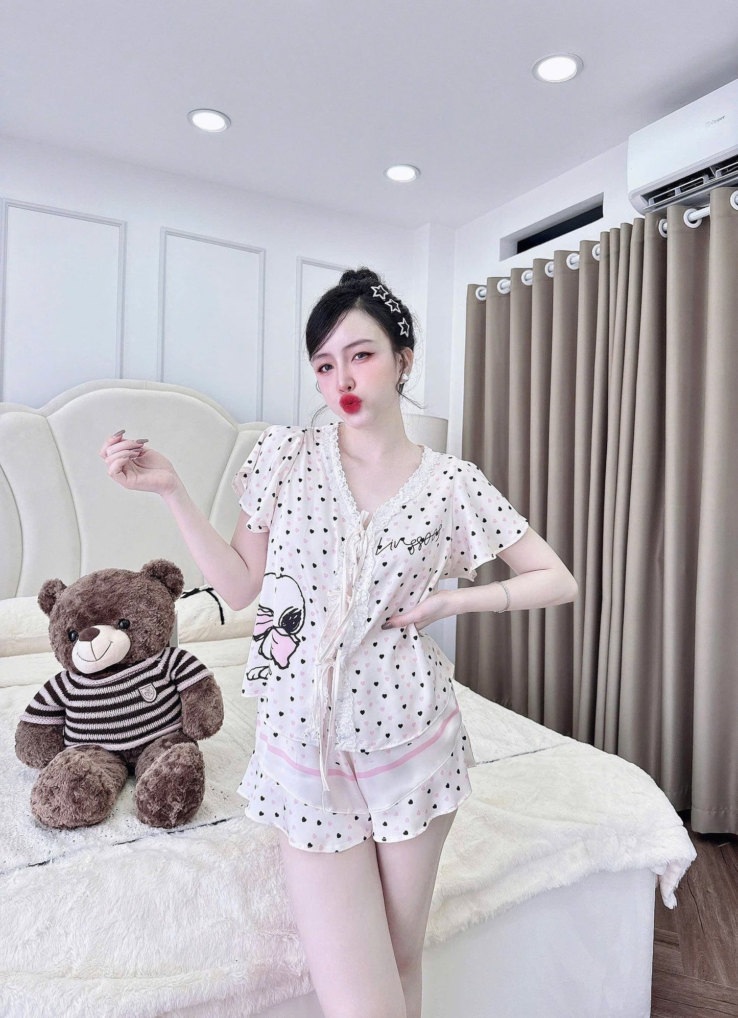 Bộ ngủ quần đùi cánh tiên cổ Y phối ren