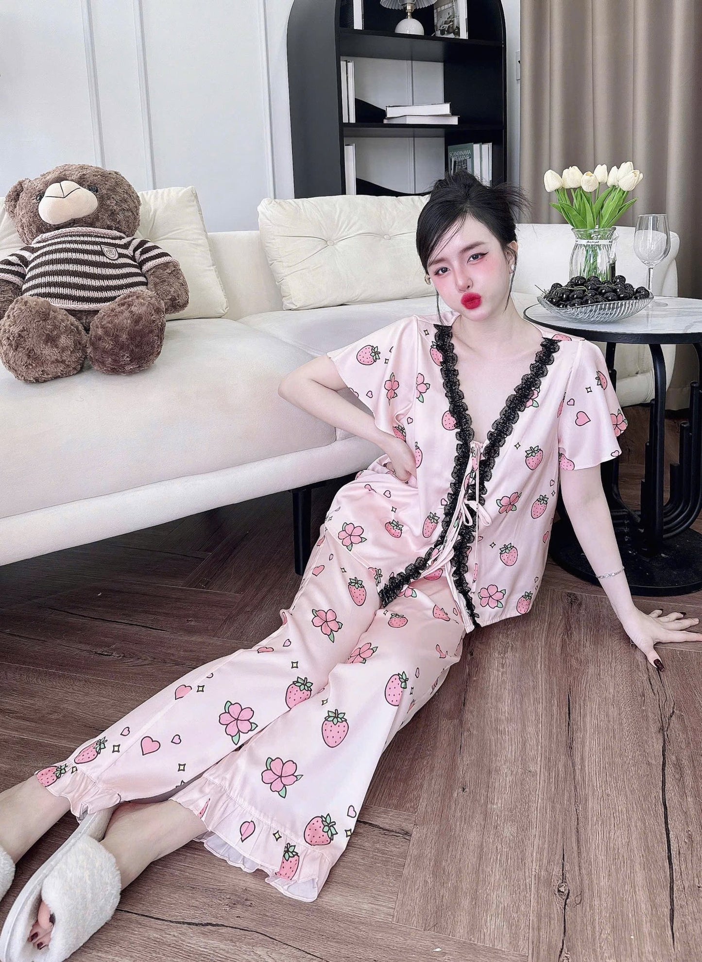 Tay ngắn quần dài cánh tiên cổ Y phối ren