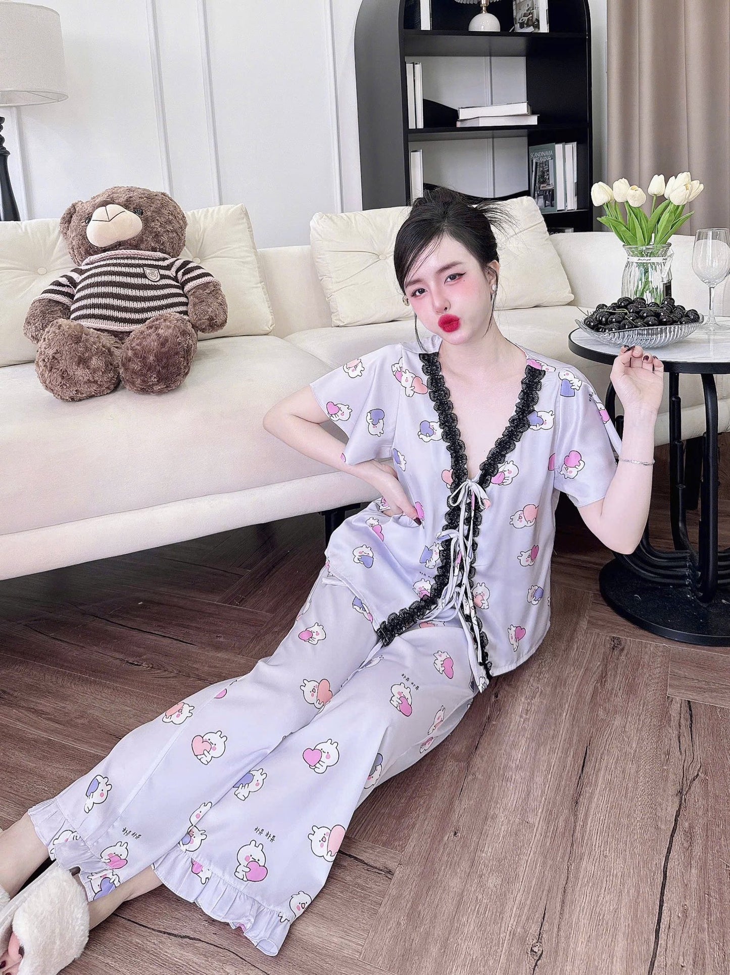 Tay ngắn quần dài cánh tiên cổ Y phối ren