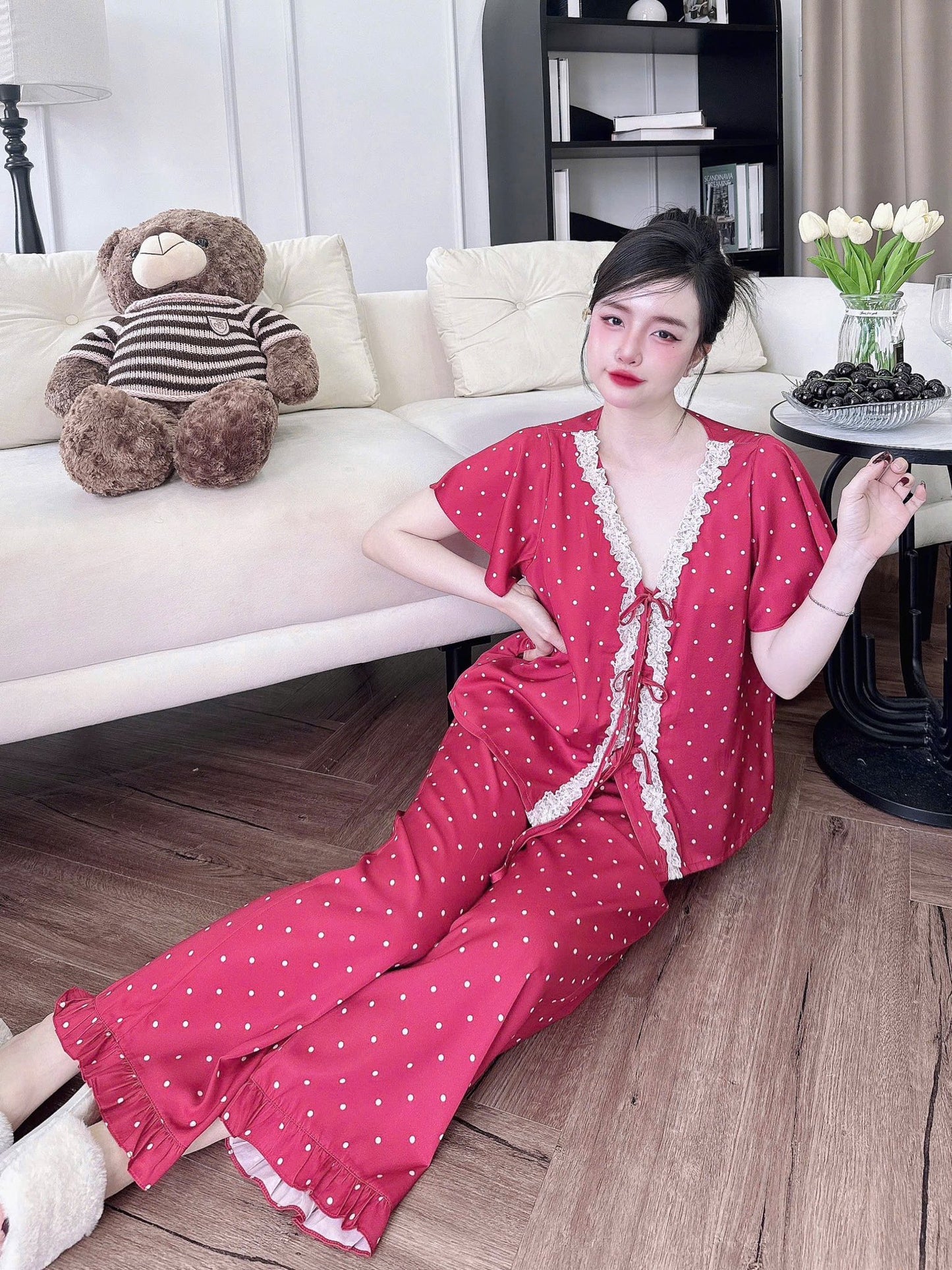 Tay ngắn quần dài cánh tiên cổ Y phối ren