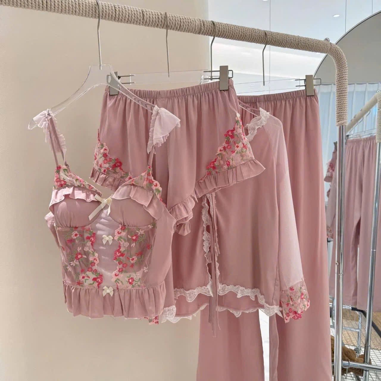 Set Đồ Ngủ 4 Món Hồng Công Chúa