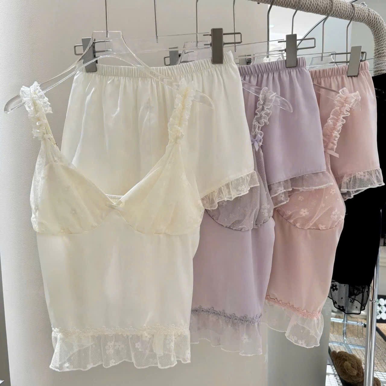 Đồ Ngủ 2 Dây Quần Đùi Phối Ren