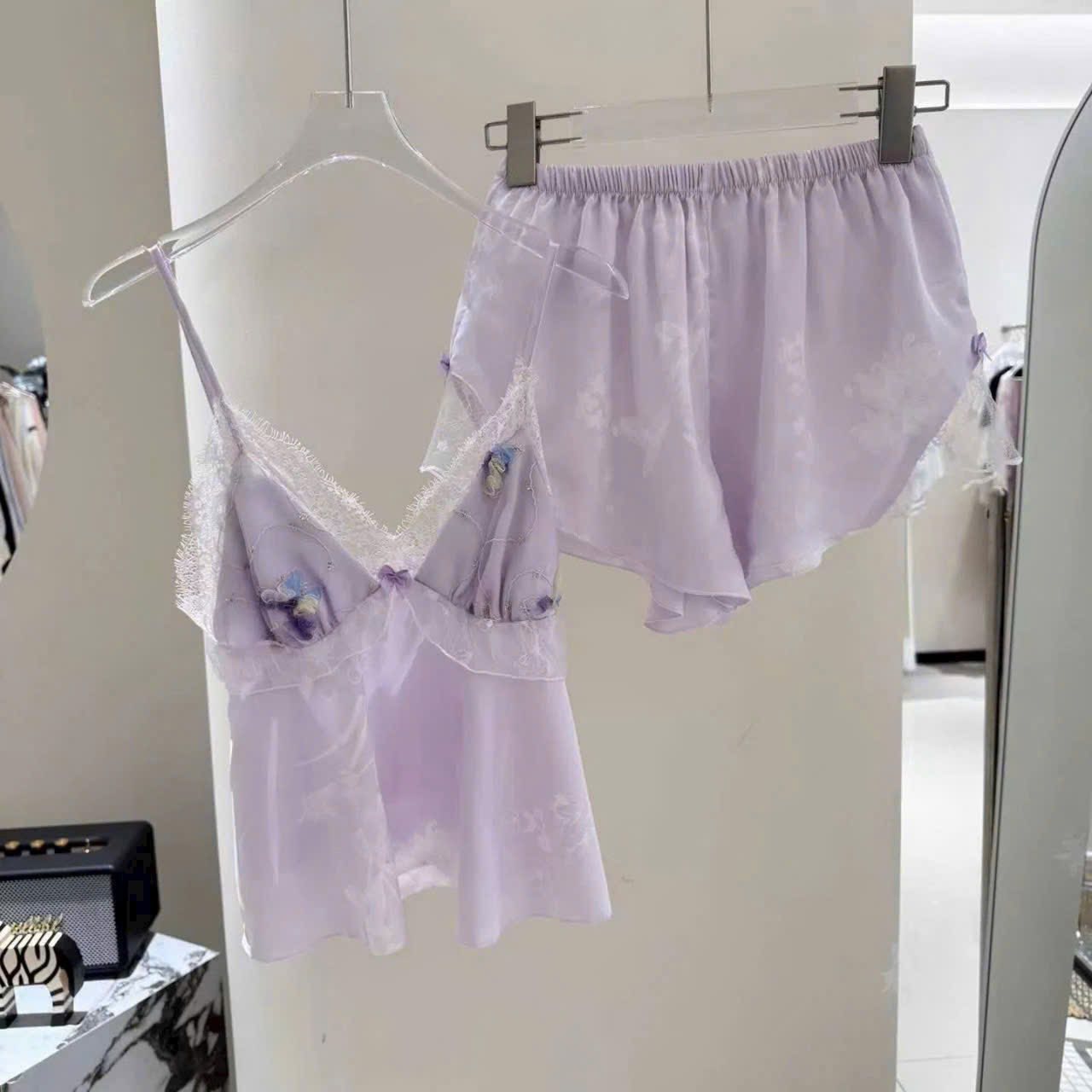 Set Đồ Ngủ 2 Dây Quần Đùi Tím Trắng