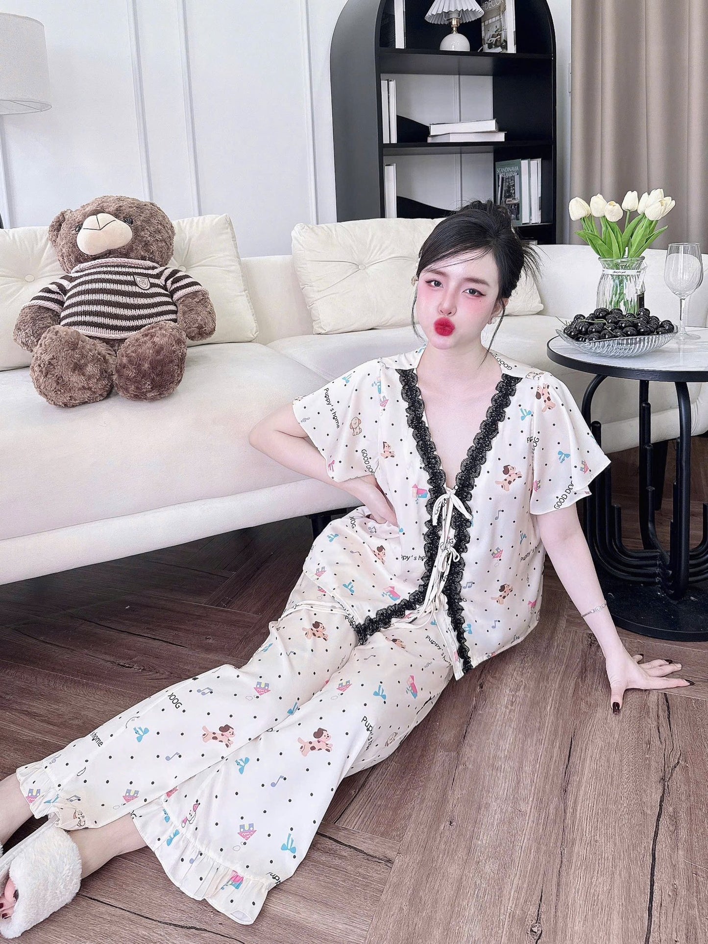 Tay ngắn quần dài cánh tiên cổ Y phối ren