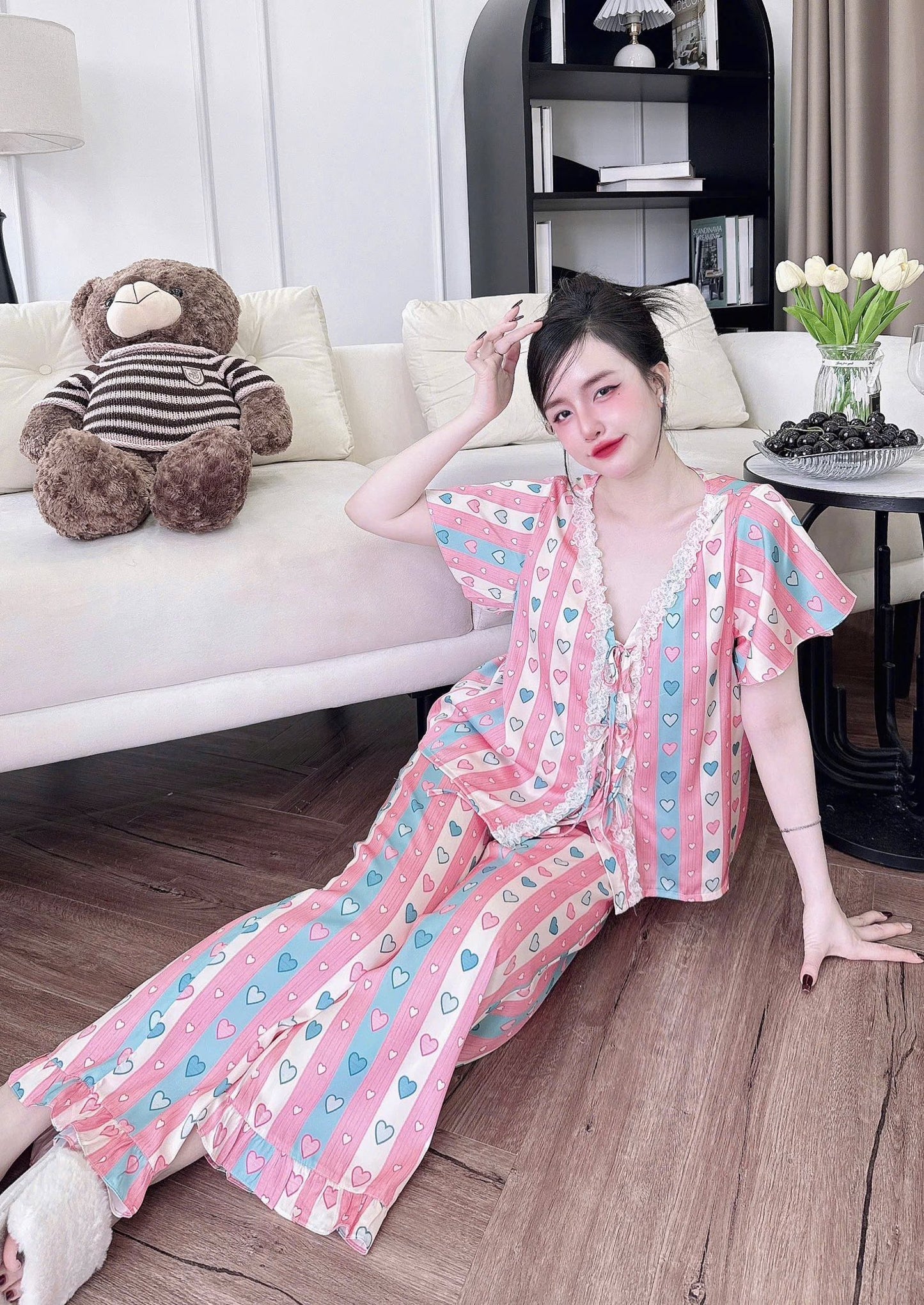 Tay ngắn quần dài cánh tiên cổ Y phối ren