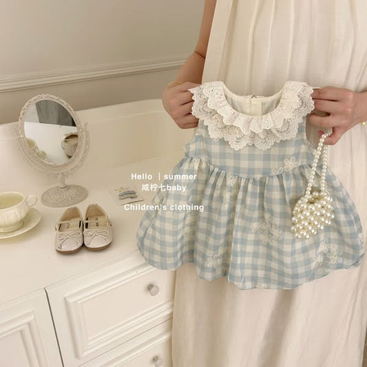 Đầm caro xanh sát nách cổ búp bê viền ren