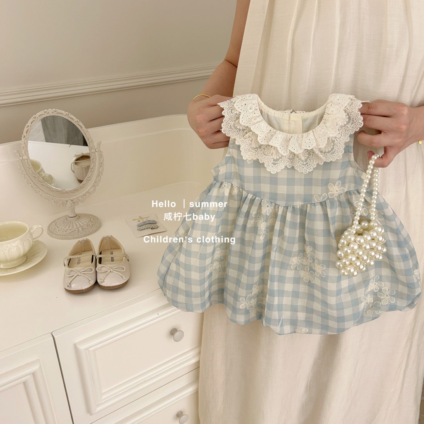 Đầm caro xanh sát nách cổ búp bê viền ren