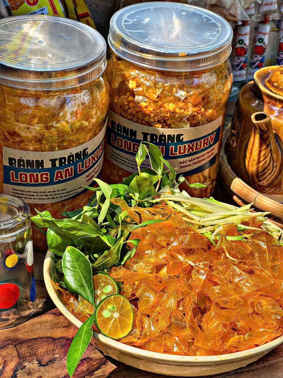 Bánh tráng Long An Luxury kèm sốt sate siêu cay và sốt chanh quyến rũ