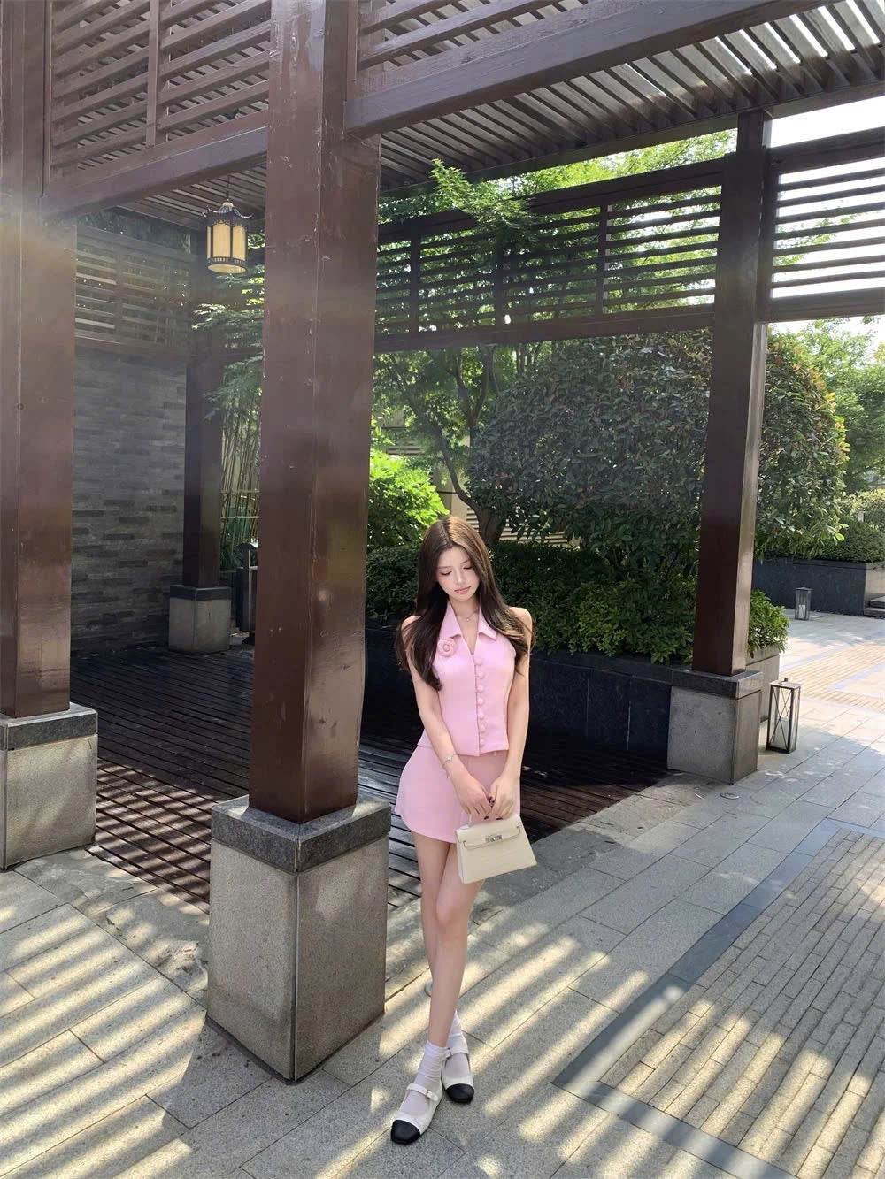 Set áo vest cổ yếm màu hồng nhẹ nhàng