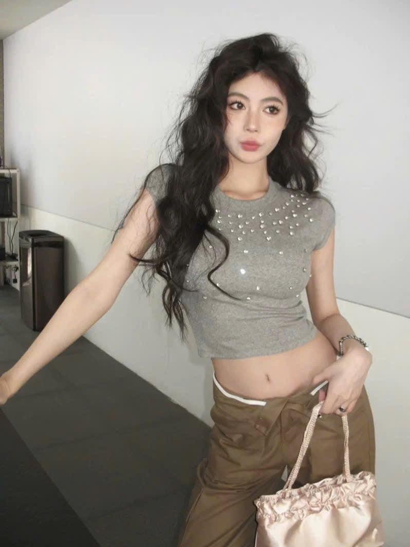 Áo croptop thun đính đá lấp lánh