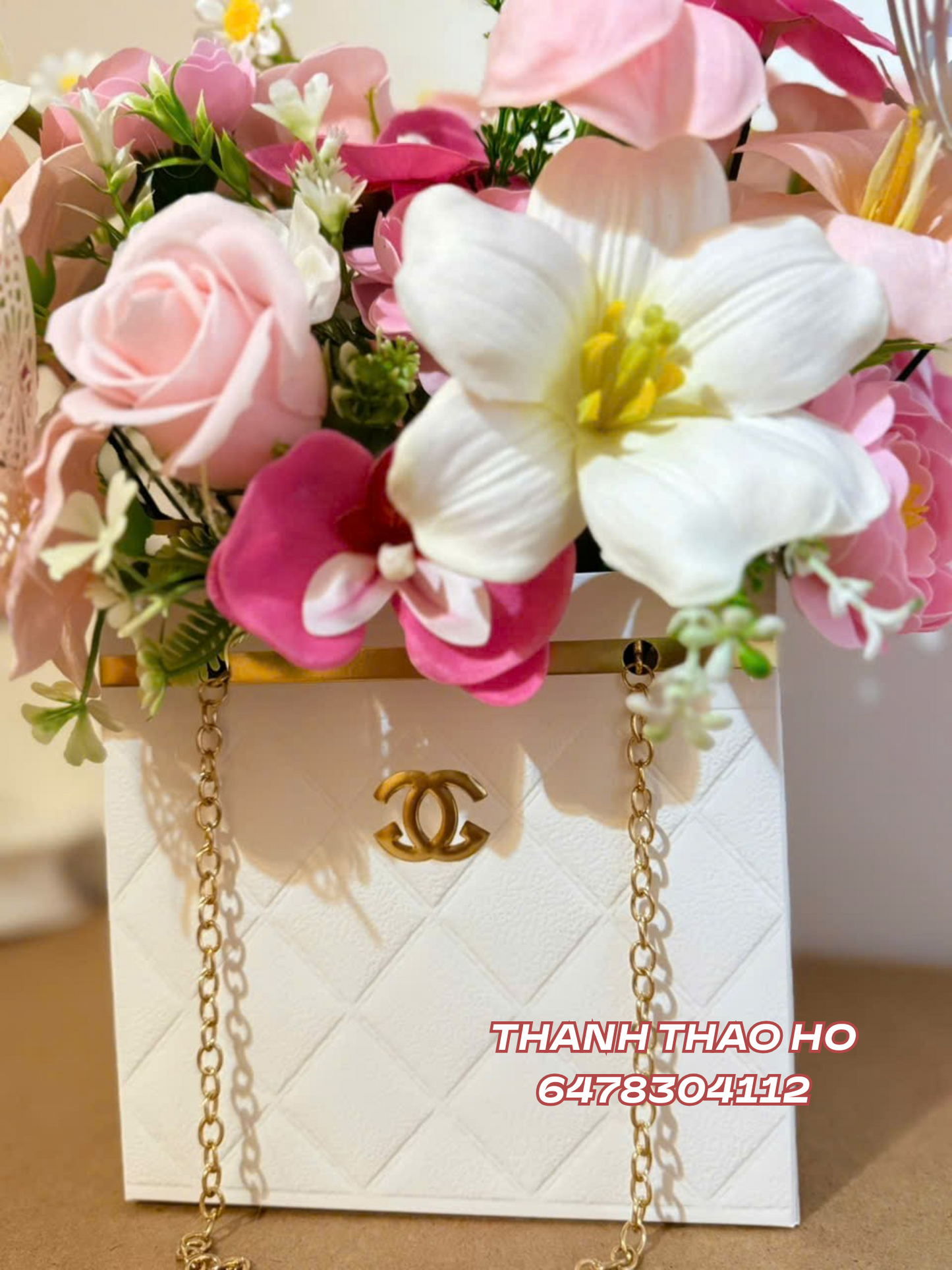 Giỏ hoa dáng túi xách trendy