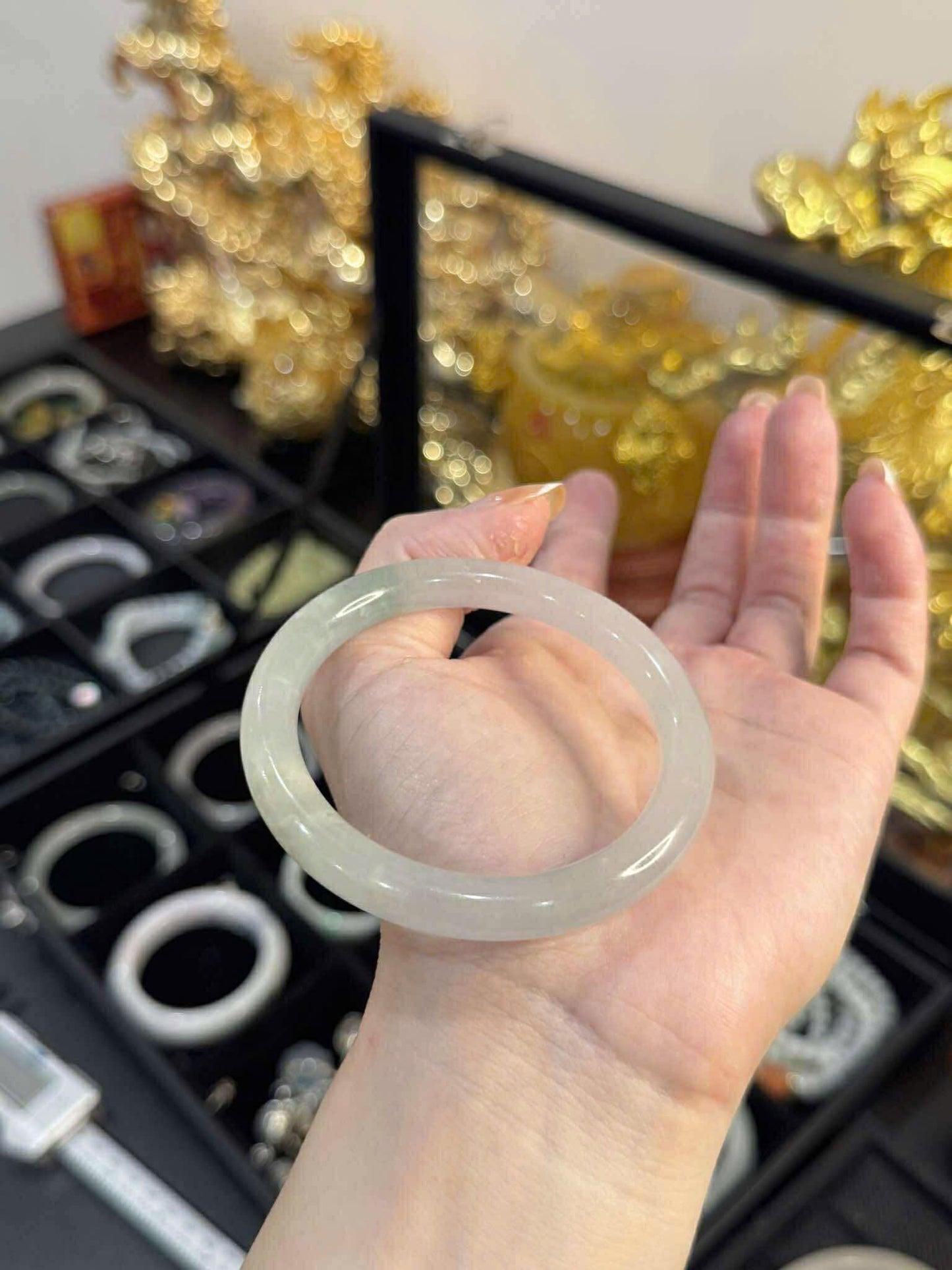 Vòng ngọc bản tone xanh