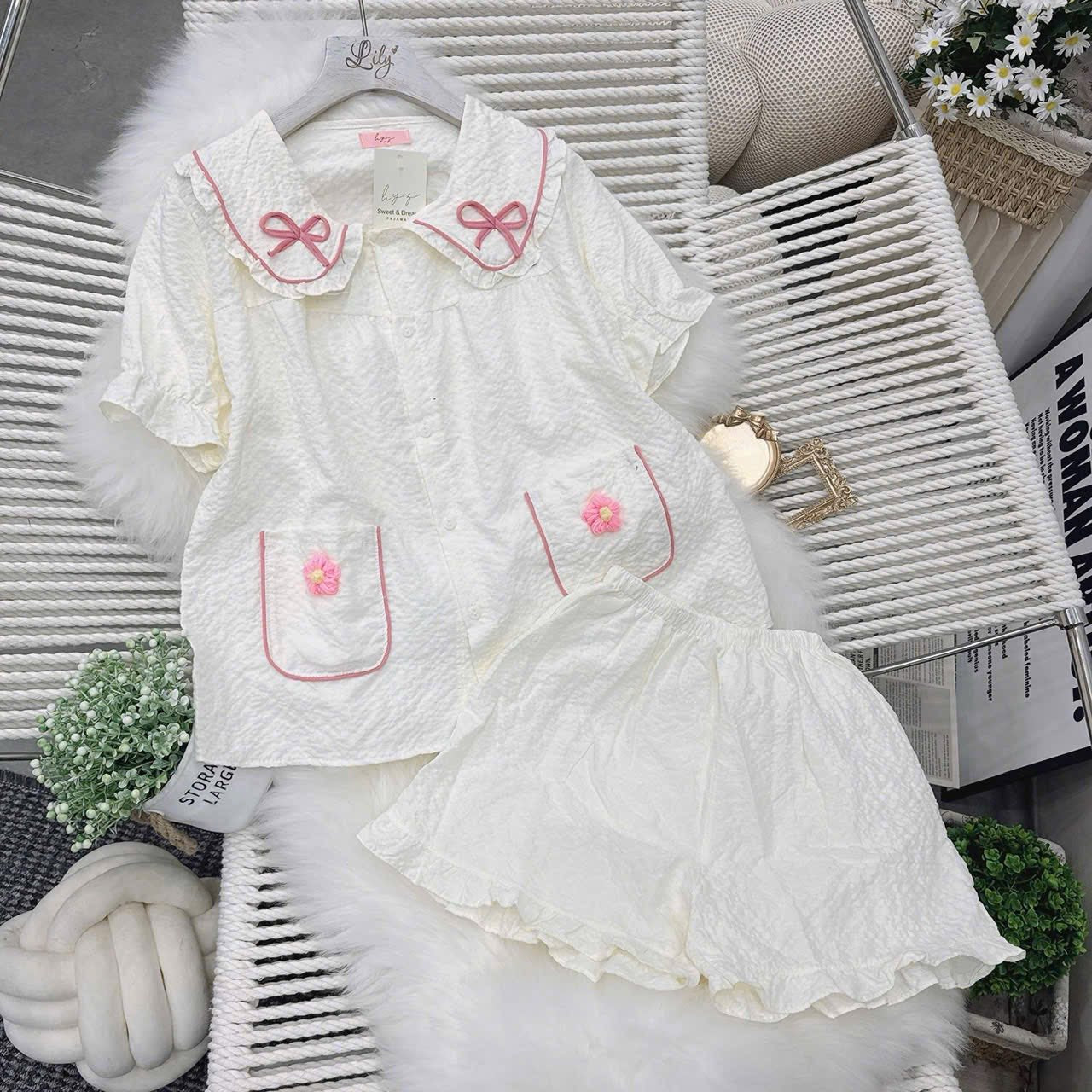 Bộ đũi ngắn bông hoa và nơ siêu dễ thương