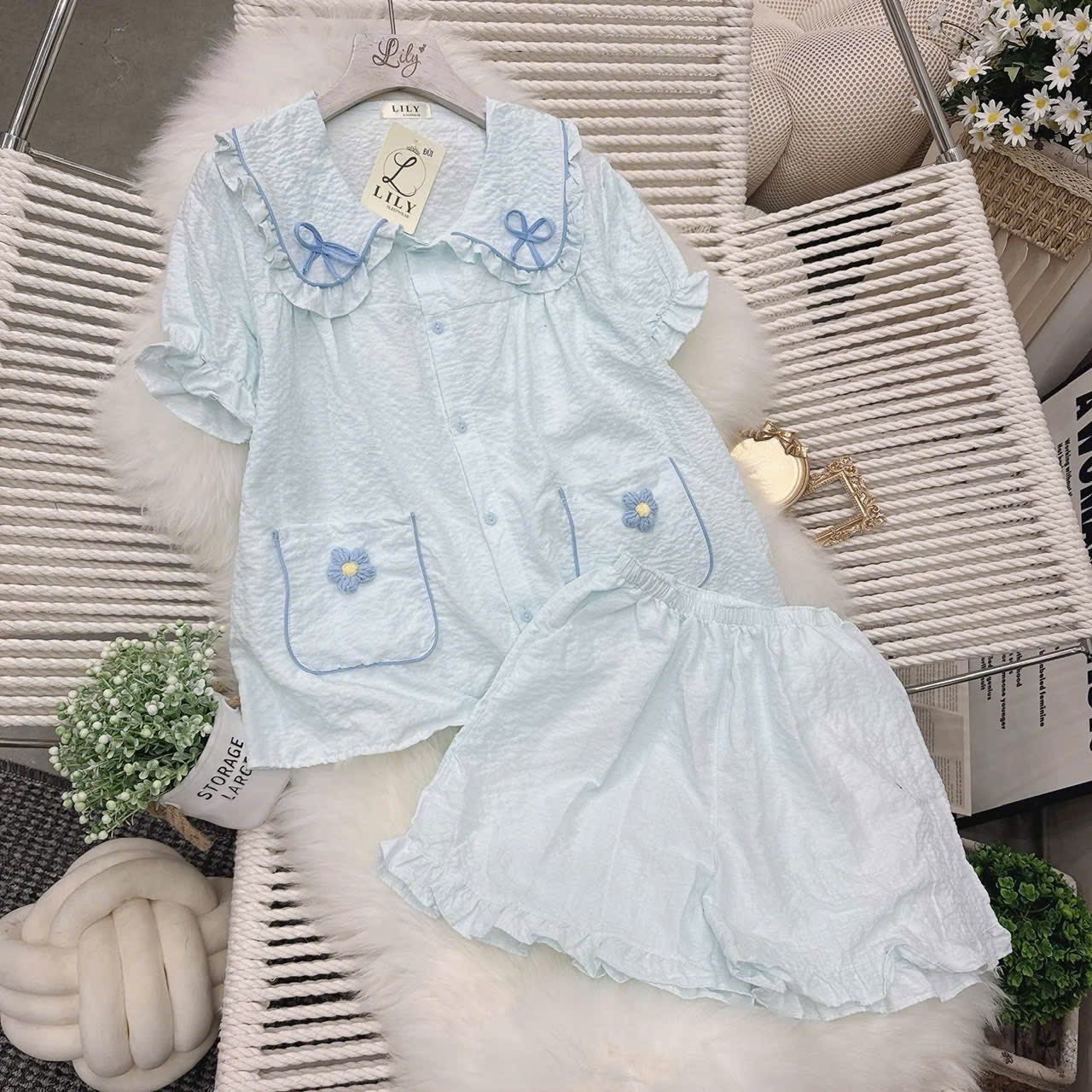 Bộ đũi ngắn bông hoa và nơ siêu dễ thương