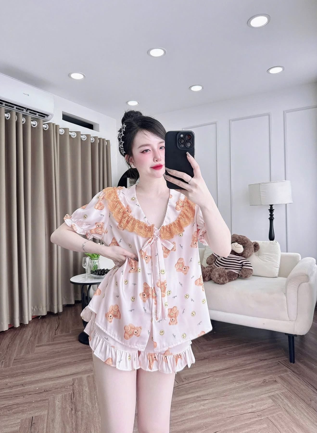 Bộ ngủ đùi lụa latin cổ sen