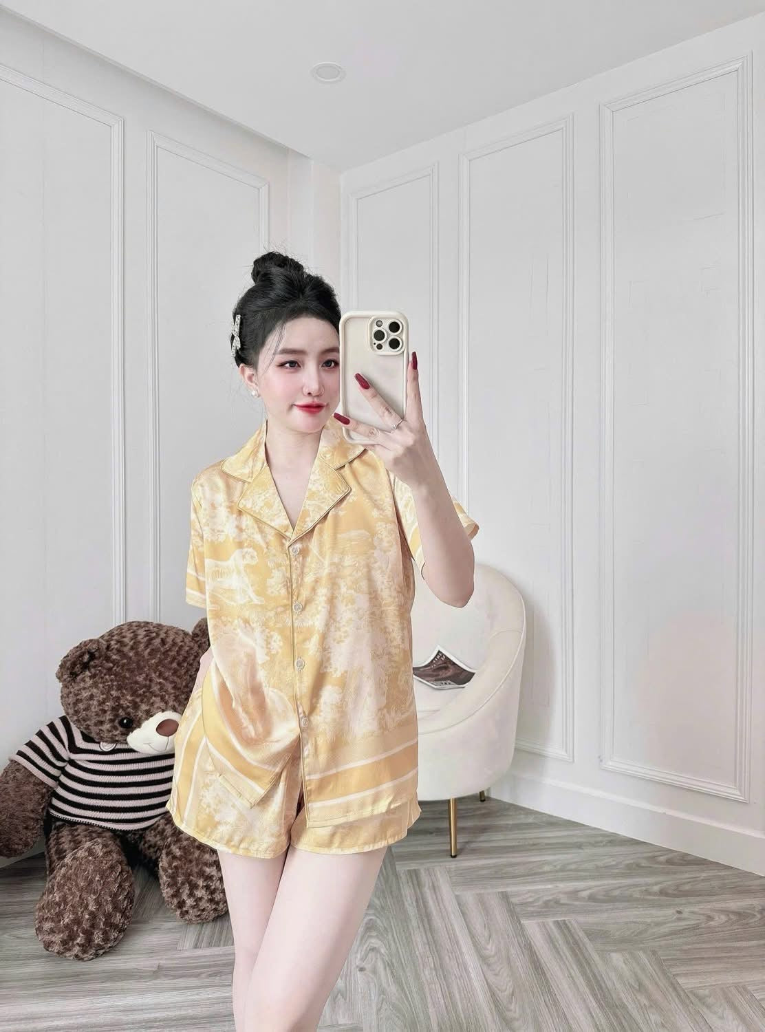 Pijama đùi cổ V viền lé nhẹ nhàng