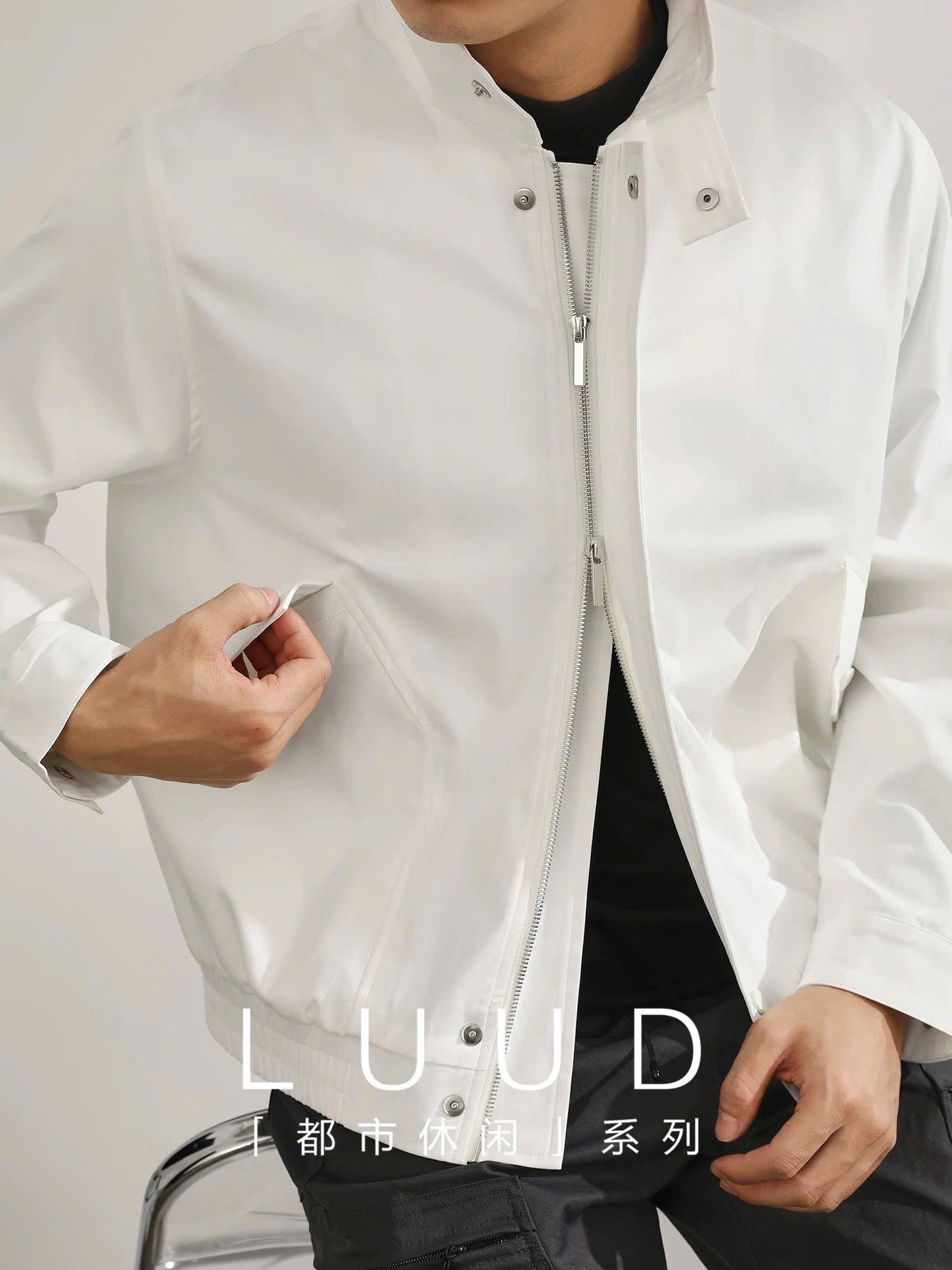 Áo khoác bomber trắng 2 dây kéo xịn xò