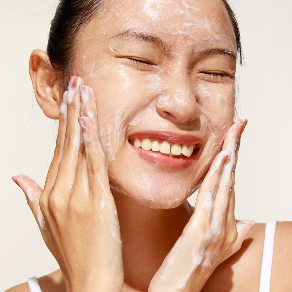 ￼Sữa rửa mặt sen Hậu Giang Cocoon 140ml