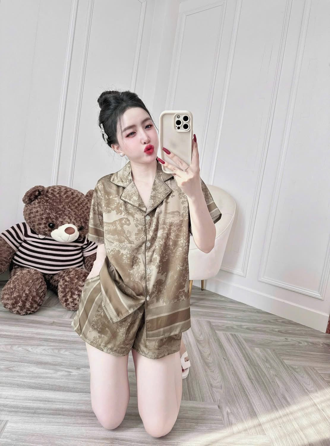 Pijama đùi cổ V viền lé nhẹ nhàng