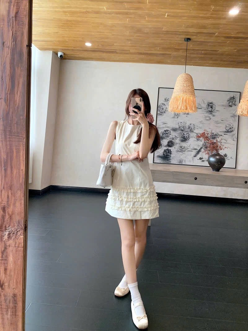 Váy suông ngắn viền bèo xinh xắn