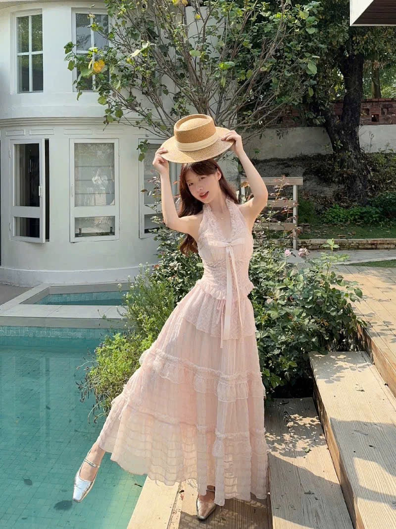 Set áo cổ yếm phối chân váy xoè trắng tinh khôi