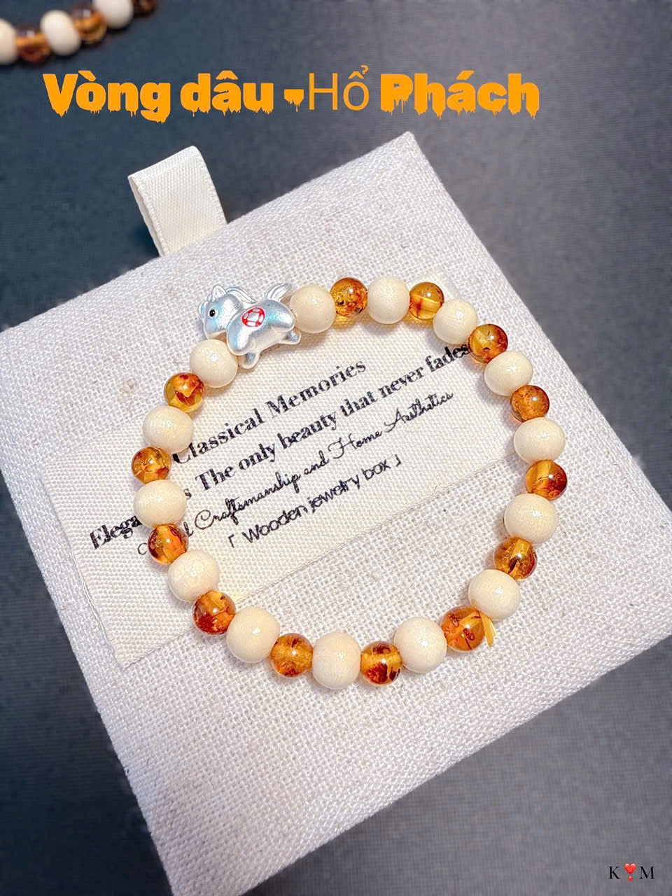 Vòng dâu mix hổ phách phối charm bạc