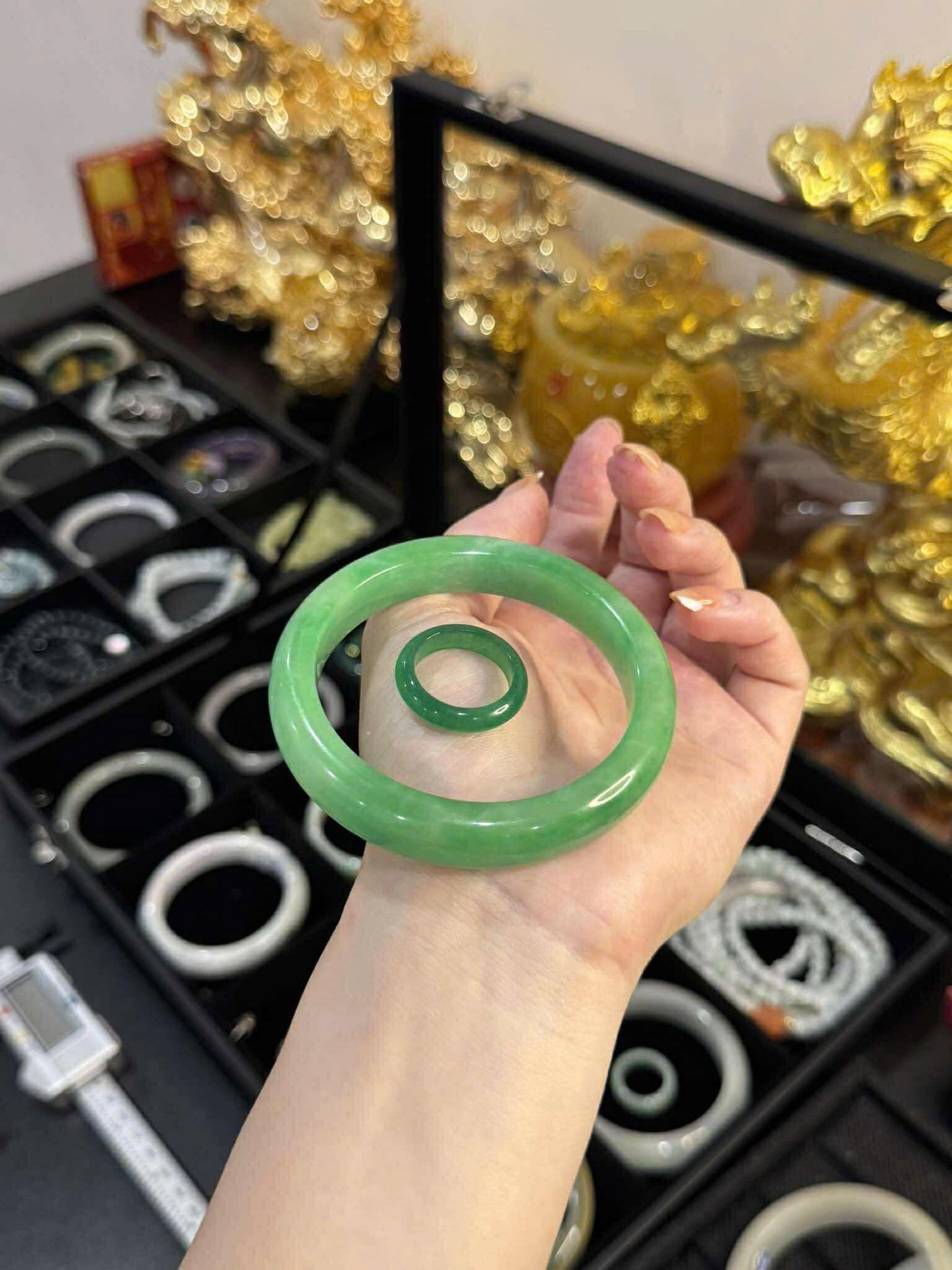 Vòng ngọc bản tone xanh